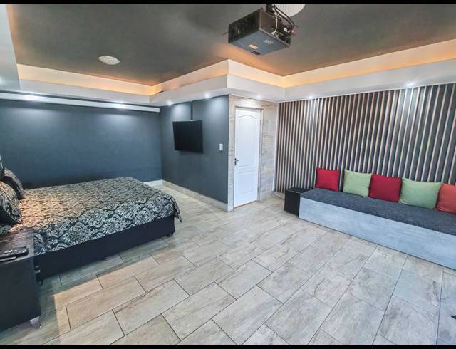 6 BEDROOM HOUSE FOR SALE IN BLUFF
